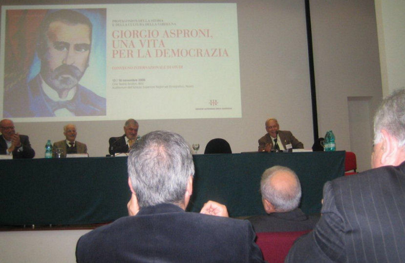 Nuoro, 14 novembre 2008, convegno su Giorgio Asproni: da sinistra Paolo Pulina, Tito Orrù, Delio Caporale (preside del Liceo classico “Asproni” di Nuoro), Gesuino Piga.