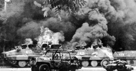4 giugno 1989 blindati in piazza Tien An Men Pechino