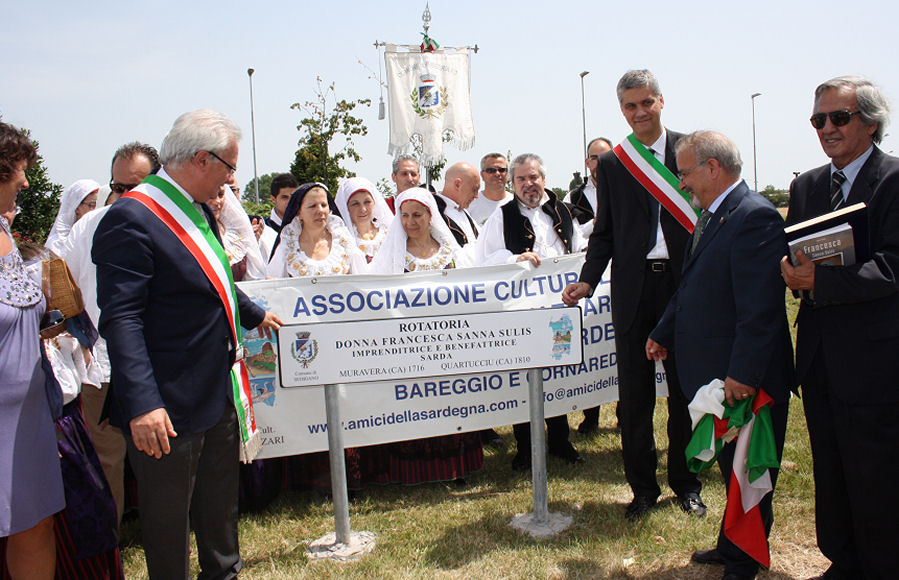 Foto di Francesco Sanna: da sinistra sindaco Alfredo Celeste, Sedriano; assessore Egidio Stellardi, Bareggio; Franco Saddi; Lucio Spiga.